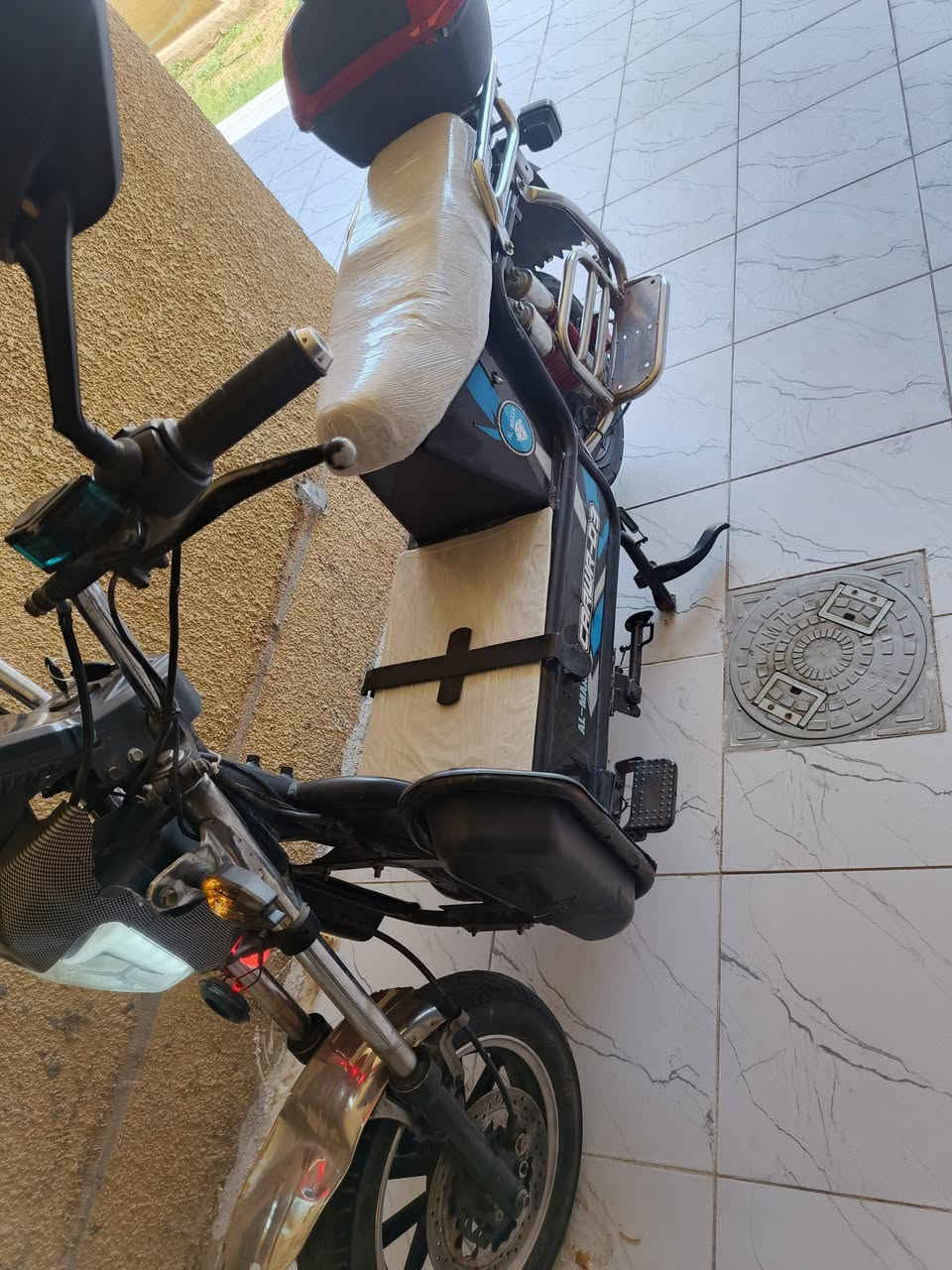 موطور كامل بي بطاريات 2 موزينات،،، نظيف حيل ابيعها بعتبار كشر،،، 350 قفل كلشي شغال بي،،،، فلوجه،، ***********
