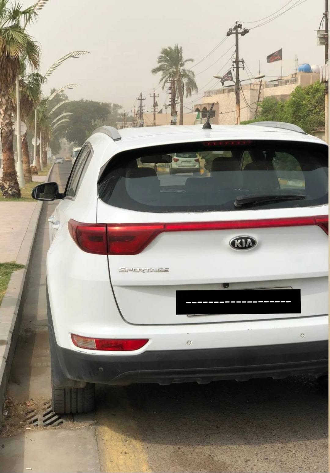 سبورتج موديل 2018 خليجية رقم اربيل سنوية بأسمي تحويل ثاني يوم .
 فقط بيها بارد بالباب الخلفي جهة الصدر ماشية ٢٢٠ الف سيارة نظيفة مال جناي من البيت للشغل ومن الشغل للبيت دهن ابدل موتل من الحسام السيارة كاملة من صدر وتايرات وباتري مواصفاتها وسط زراكات ومري كهرباء وشاشة وكامرة عنواني
 / بغداد حي الجامعة السعر 173$ وبيها مجال حك الجية  للأستفسار اكثر اتصل على الرقم *********** .
