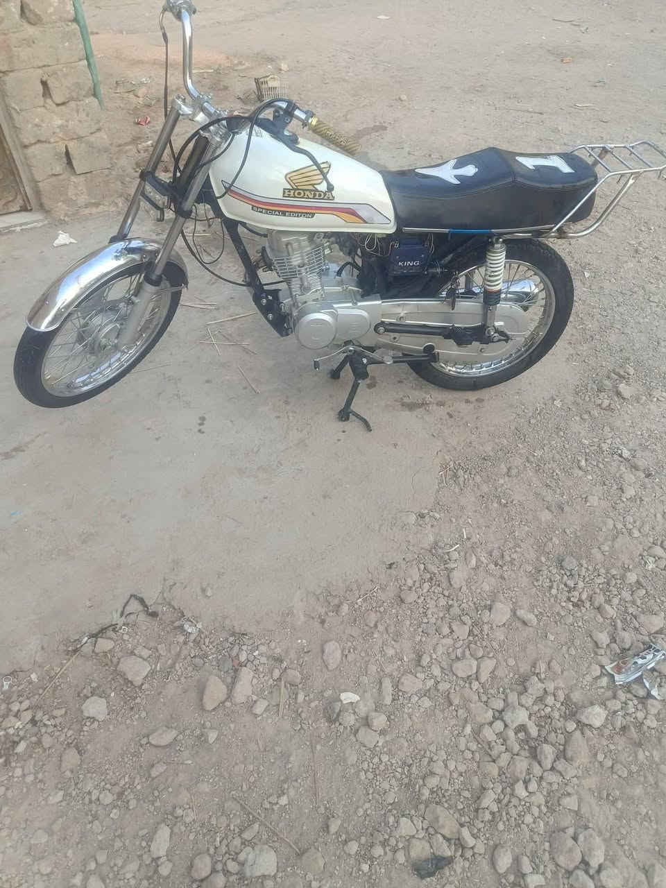 سلام عليكم دراجه للبيع  نامه شاصي آرشه البوري الرفيع
اوراق موديل 2018 السعر 700وبيه مجال بسيط ***********
كرمة بني سعيد
