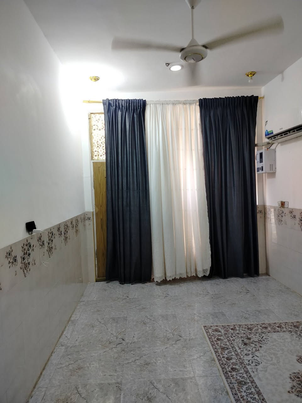💎🔷دار سكن للبيع مساحه116م.  
🔷💎حي الحكيم  نزلت سكلة الوادي يبعد عن شارع 200م
،💎🔷بناء طابوك وسكف صب بناء حديث 2023
🔷🔷 يتكون من غرفه نوم وهول واستقبال ومطبخ
🔷💎 صحيات داخليه وخارجيه الطابق الثاني غرفه هيكل
💎🔷طابو زراعي 25 ومرقم من بلديه 
🔷💎😍 خدمات ماي ومجاري وجه البيت عشارع رئيسي 
💎🔷💸السعر 50وقابل لتفاوض     ويرهم مراوس 
الاستفسار ***********
