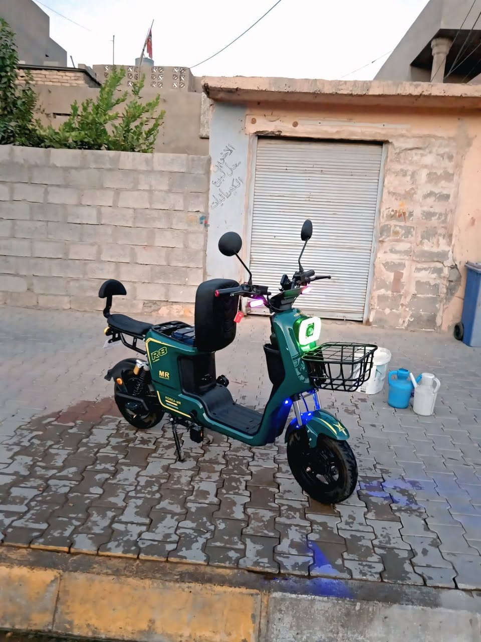 سلام عليكم متاح باسكل شحن  R8 كامل شغال نقص بطاريه فقط نشرات لايت كامل شغال بل شرط سعر 450 بي مجال مستعجل بيعته دراجه ضمان وشرط كركوك حي النصر ***********1
