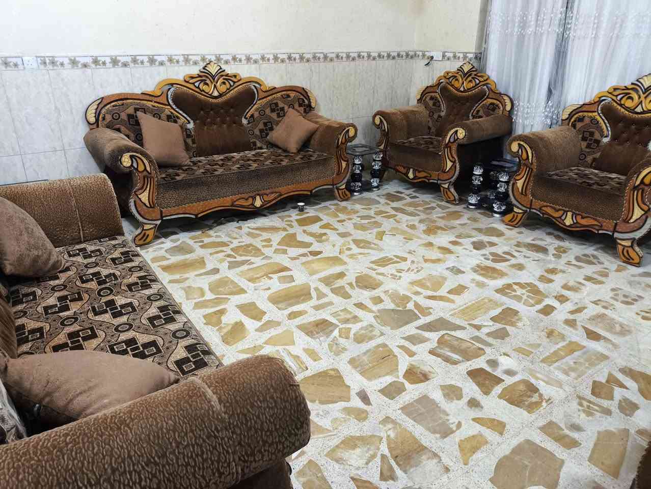 تخم للبيع مع الطبلات 
ب300 الف 
العنوان بغداد الحسينيه الضباط 
***********
