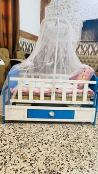 سرير أطفال • شبه جديد • شهرين