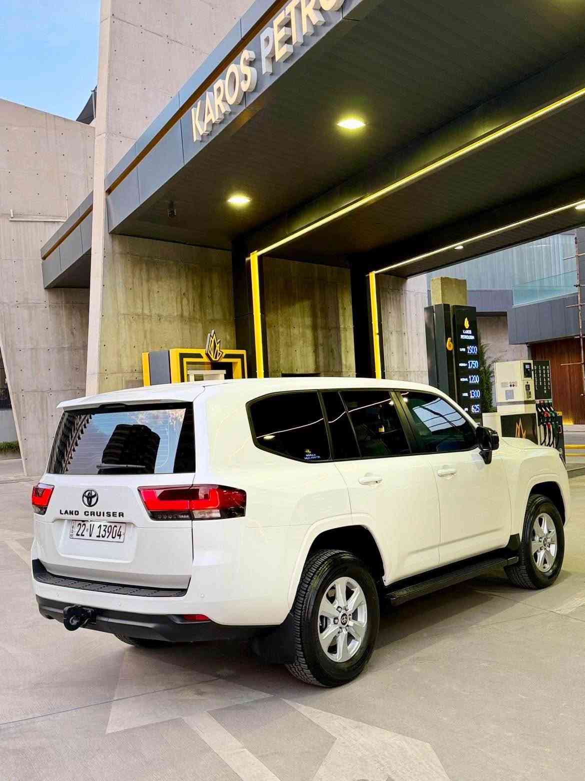 Landcruiser 2024 GX
١٤ هەزار کم  ڕۆیشتووە
بێ بۆیاخ و بێ سارد لۆک لۆک
*********** السليمانية, العراق
