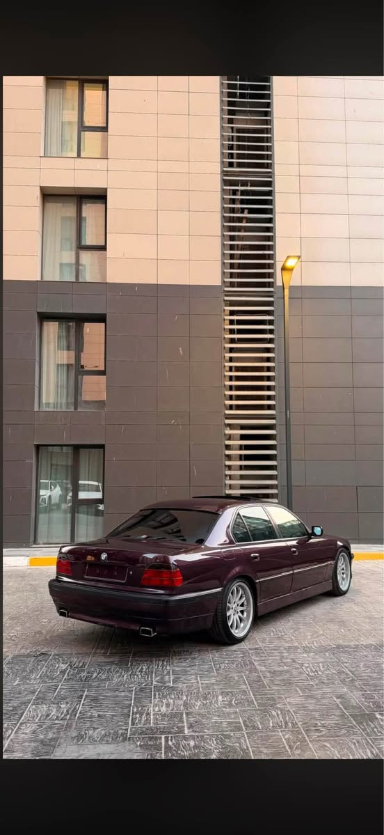 سلام عليكم 
 مراوس فقط حسب القناعه 
بي ام كاسحه 740 v8 1995
كير مكينه تبريد صدر خير من الله 
لون مميز ويل 19 مميز اصلي 
كت M اصلي بلاستك 
  غرفه M 
فول مواصفات  
كشنات كهرباء تدفئه كشنات برده كهرباء 
وباقي المواصفات المعروفه 
سياره كلش حلوه وناصبه شرط صفاحهه موس 
رقم بغداد مكاني بغداد حي الجامعه 
سياره بيهه ملاحظات كلش بسيطه 
  
*********** بغداد, العراق
