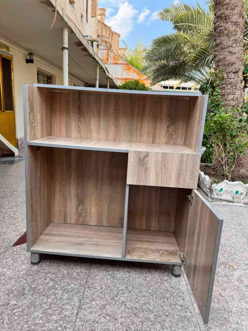 السلام عليكم غراض للبيع
 سبلت 3 طن عمودي استخدام اقل ال6 اشهر 
سبلت توسوت تعليك
وميز كاشير 
الناصرية مركز 

وات او اتصال موجود ***********
