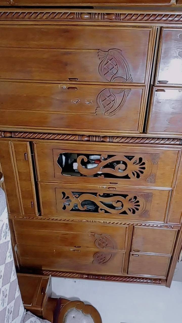 غرفة اخشاب طابقين مع دوشك  بيهه اضرار بسيطه السعر خاص العنوان الجلبيه سوق ابو جميغ اليريد يراسلني ع واتساب ***********
