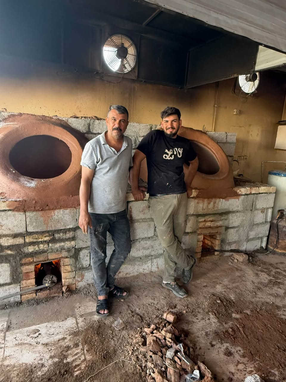 السلام عليكم اليوم نصبنه تنور طين في محافظه كركوك  شارع القدس يوجد لدنيا توصيل كافه المحافظات العراق  رقم التوصيل ***********
