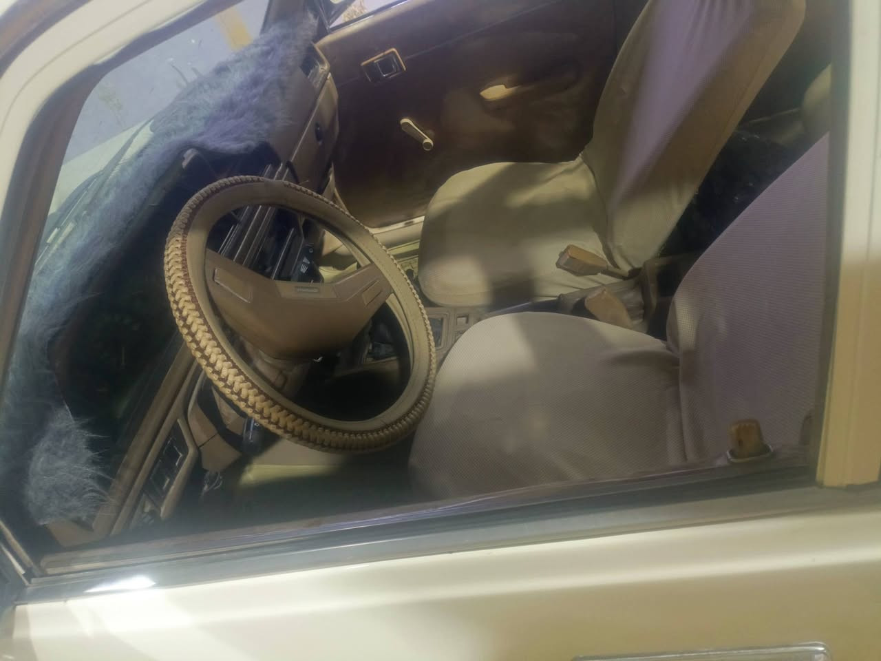 سلام عليكم للبيع فقط كرونه موديل ١٩٨١ تعمير جديد من كلشي تخم تاير باتري راعيها يريد تحويل رقم مميز ٤ أرقام ديالى خصوصي سعر ٤٠ العنوان بغداد *********** شراي يخابر ويدلل
