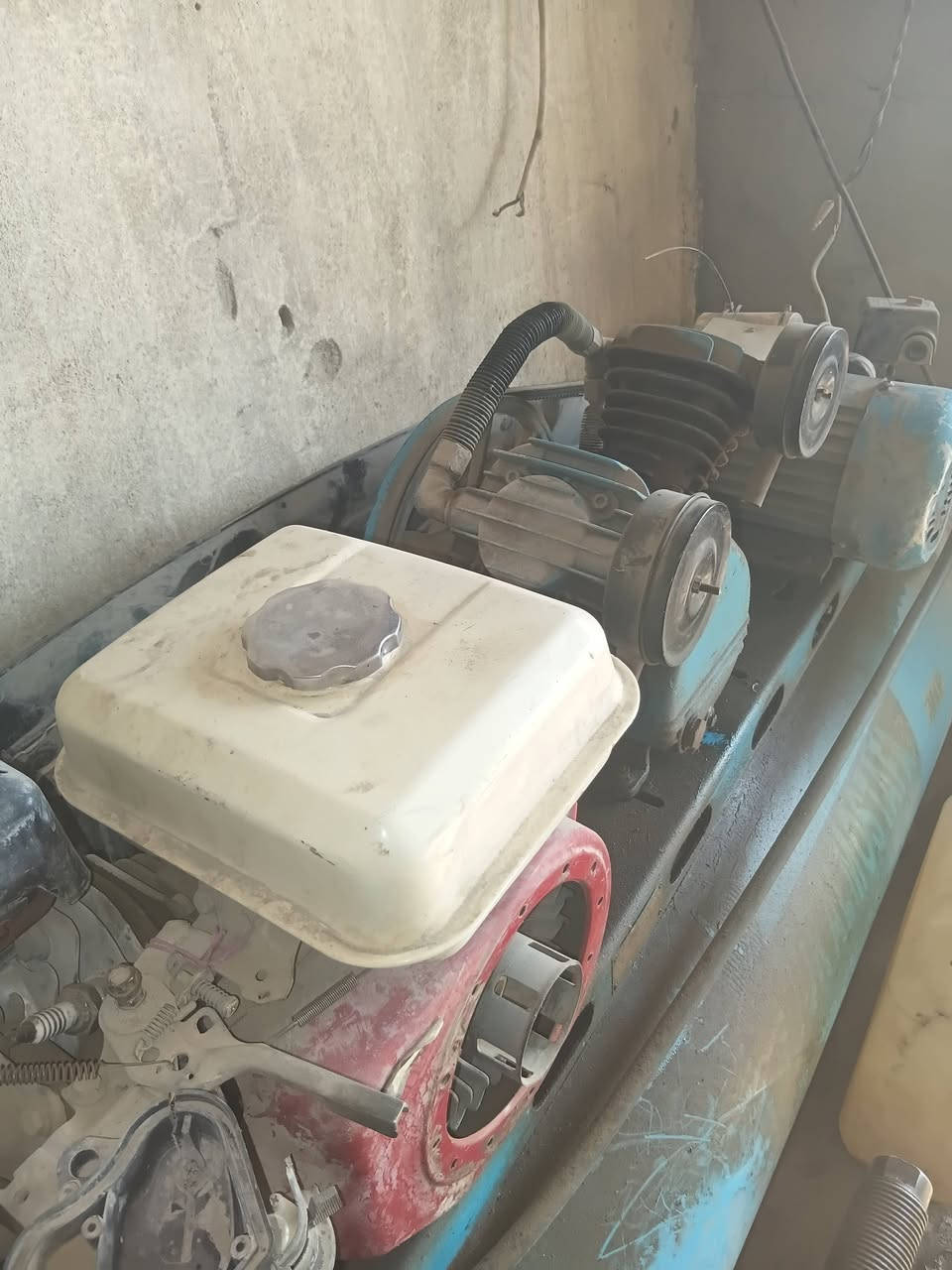 سلام عليكم كمبريسر ٢٥٠ لتر نضيف شغال وعل فحص فقط مولدة البانزين عاطلة لبيع مكاني بغداد ***********
