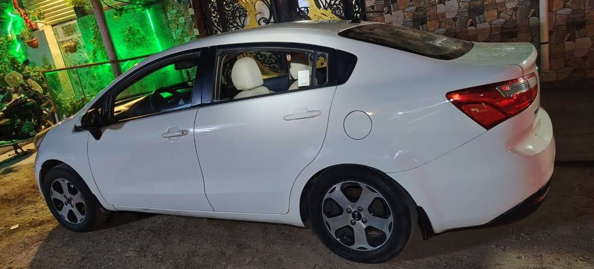 السلام عليكم كيا ريو ٢٠١٥ وارد خليجي 1600 محرك قطرتين بيه قطعتين صبغ سونار موجود ماشيه ١٦٠ الف سياره بسمي سنويه ٣١ تحويل مباشر السعر ٨٣ وبيه مجال *********** للستفسار اتصل واني برسم الخدمه
