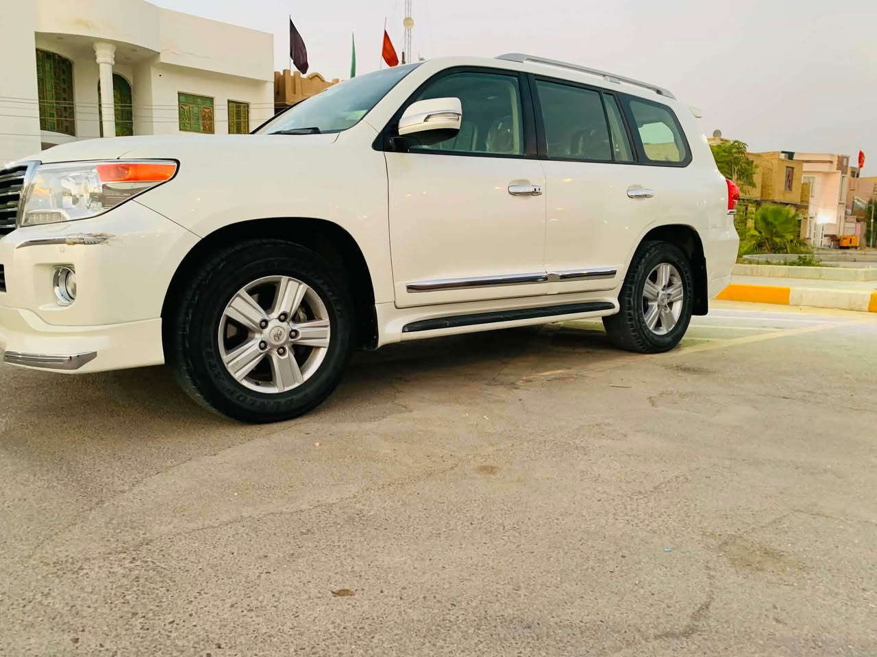 لاندكروزر GXR • ٢٠١٥ • ١٠٨ الف