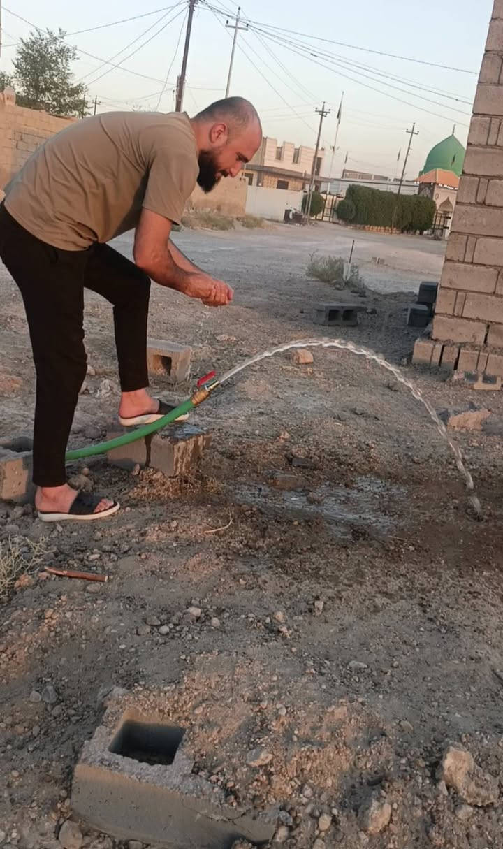 @إشارة للبيع مساحه ٢٠٠متر طابو زراعي صرف شارع ١٢ مي كهرباء سكن خدمات كلشي متوفر ومبني بيه محل جبير عنوان القطعة حي المختار قرب التكيه وجامع الباسط سعر القطعه ٢٤ وبيه مجال ستفسار أكثر اتصال *********** +واتساب

نص مكتوب في الصور:
- قطعة أرض للبيع