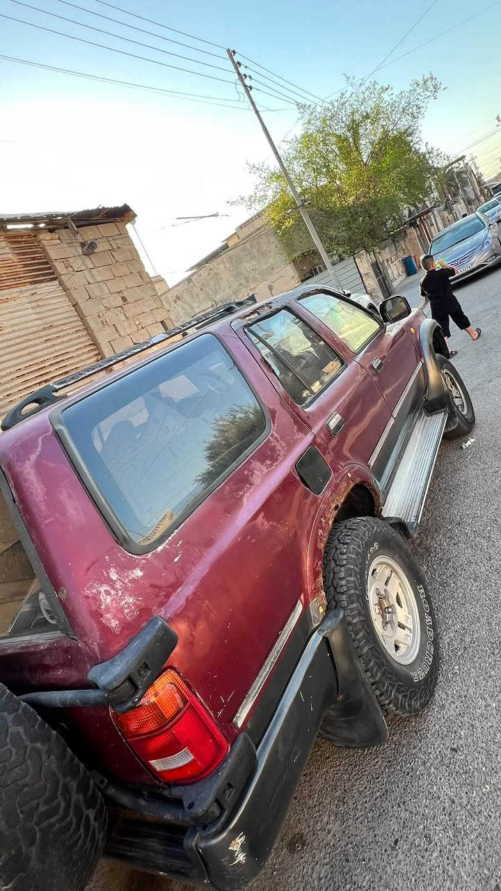 سلام عليكم تيوتا سورف موديل 1992 تبريد شغال محرك فقط بي بكن لا يبخر ولا دخن ولا تنقص كير سليم البدي شوفت العين مكانها بصره السعر ٣٥ رقم الهاتف ***********
