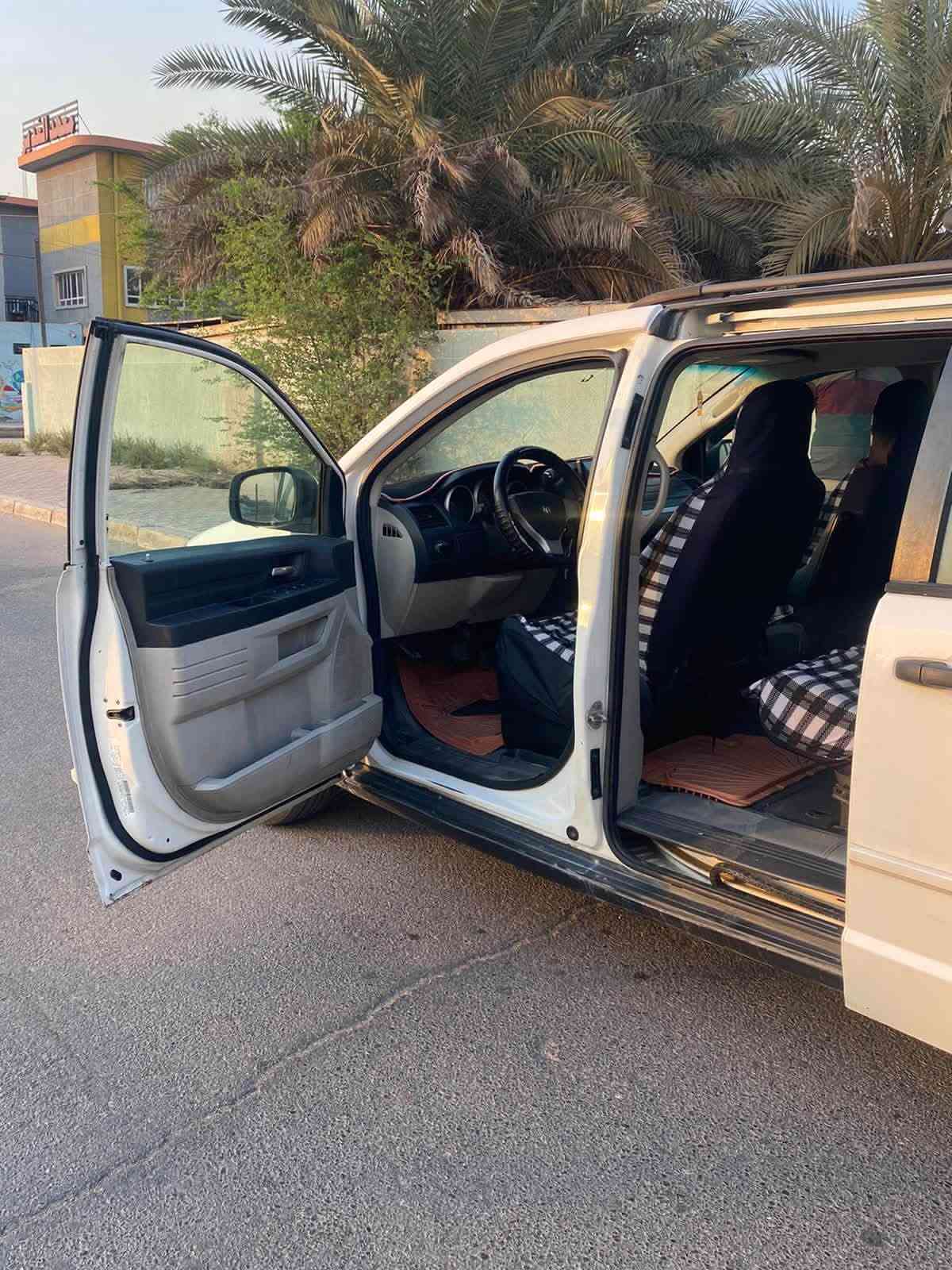 السلام عليكم ((  مكلف بالنشر مكلف بالنشر )) 
للبيع سيارة دوج كرفان موديل 2008 
السعر  90 ورقه وبيها مجال العنوان بغداد مدينة الصدر قطاع 57 
راعي السيارة هذه رقمه 
‭***********
