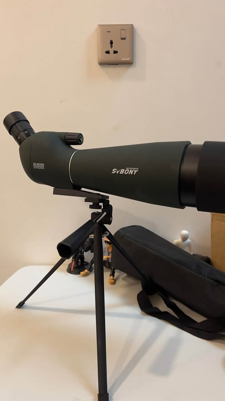 جماعة التخييم والكشتات والصيد جبتلكم شي قوي 

🔭 SVBONY 20–60×80 | منظار مراقبة احترافي

البعيد بعد ما يبقى بعيد! 👀🔭

إذا تبحث عن منظار يجمع بين التكبير العالي، الرؤية الواضحة، وسهولة الاستخدام فهذا المنظار خيار مميز للمراقبة الخارجية.

✨ المميزات:
🔹 تكبير متغيّر من 20× إلى 60×
🔹 عدسة أمامية كبيرة 80mm
🔹 تصميم مقاوم للماء 💧
🔹 مناسب للمراقبة لمسافات بعيدة
🔹 يأتي مع حامل ثلاثي للتثبيت
🔹 حقيبة للحمل والحفظ 🎒
🔹 مناسب للاستخدام الخارجي والرحلات

🦅 مراقبة الطيور والحياة البرية
🌄 الطبيعة والمناظر البعيدة
🏟️ مشاهدة الفعاليات والرياضة
🏹 مراقبة أهداف الرماية
⛺ الرحلات والتخييم
🔭 هواة المراقبة والاستكشاف

منتج مميز لمحبي التفاصيل والمراقبة من مسافات بعيدة. 🔥

📩 للطلب والاستفسار راسلنا على الخاص
