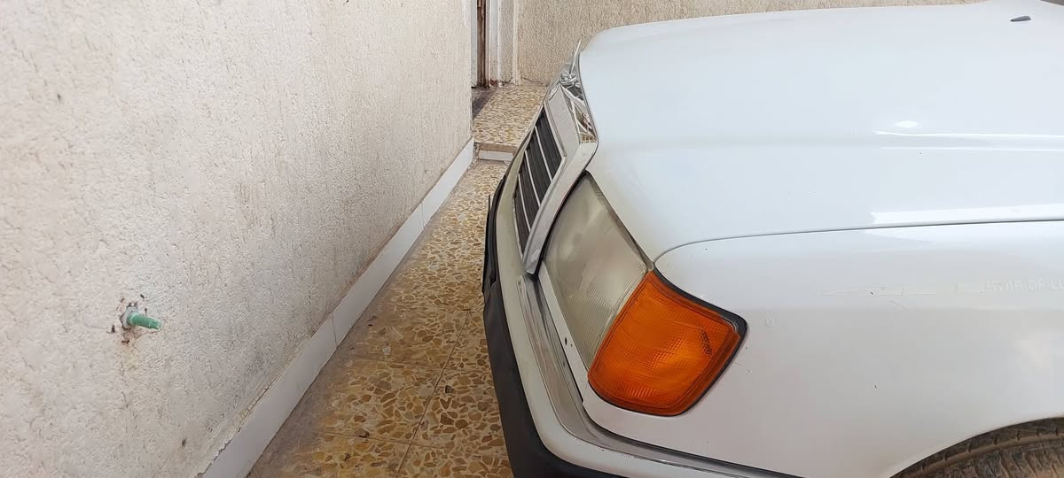 مارسدس استيشن موديل ٩١ سياره بلاديه بيها قليل صبغ محرك ٤ سلندر بلاد جديد حداده جديده تبريد سنتر لوك كله شغال دواخل بلاد جديده مخمل السعر ٤٨ اتصال ***********
