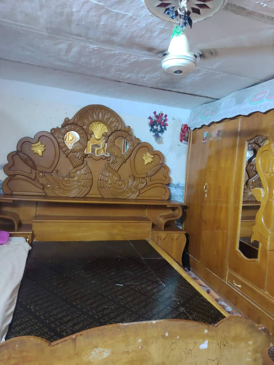 يالله سلام عليكم غرفه خشاب تزكام نضيفه العنوان القاسم حي الجديده السعر 700 اوبيها مجال لشراي رقم صاحب الغرفه ***********
