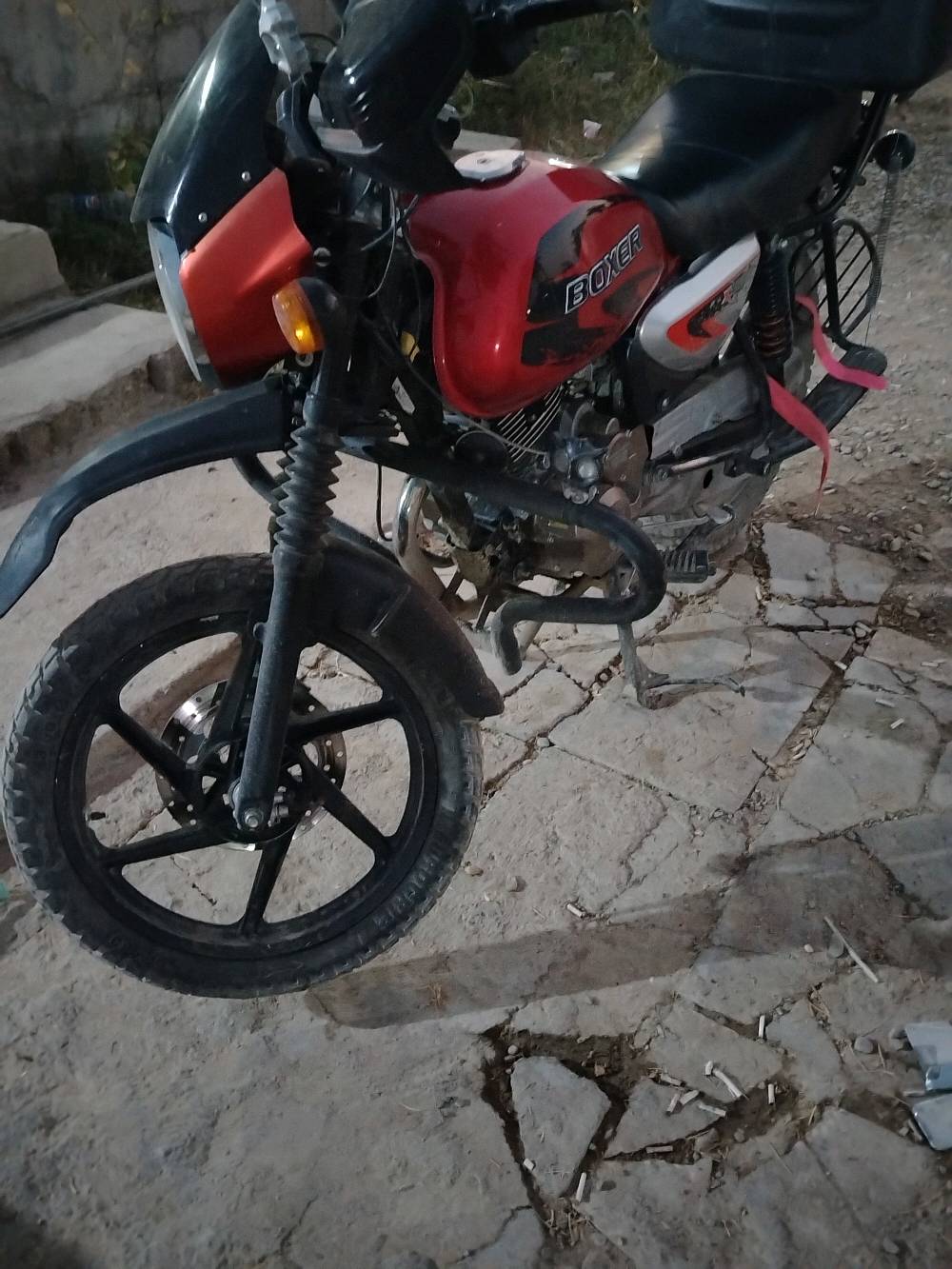 السلام عليكم دراجه بوكسر للبيع دراجه نظيفه كلش كهربائيات شغاله نكره سلف السعر 900
رقمي *********** مكان جسر ديالى الجديد قرب الرستميه حي الصناعي