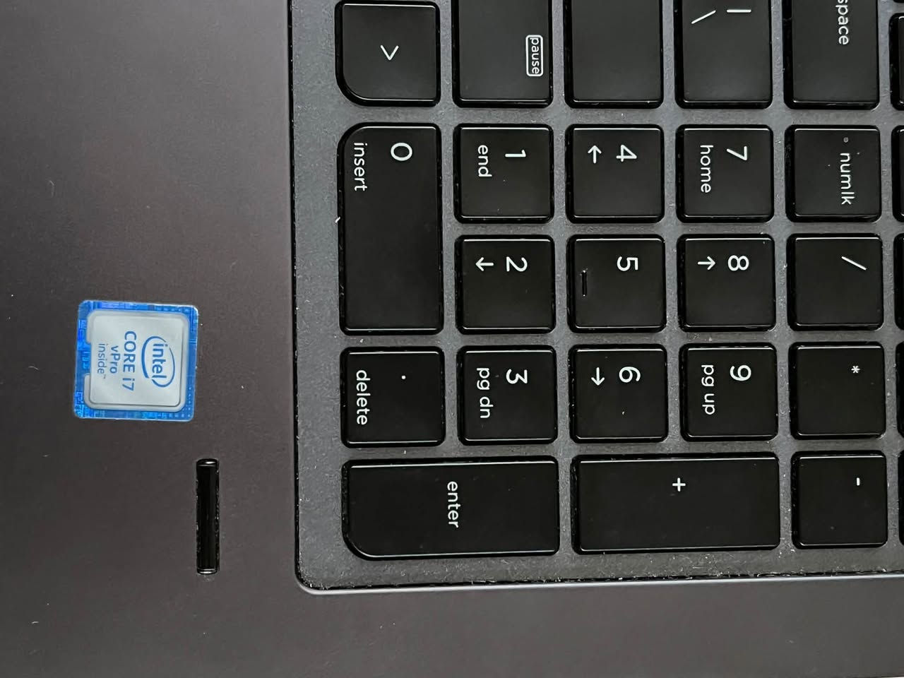 لابتوب للبيع Hp Zbook 15 G3
Intel(R) Core(TM) i7-6820HQ CPU @ 2.70GHz 2.71 GHz
16.0 GB RAM
NVIDIA Quadro M2000M (4 GB)
500 GB SSD SAMSUNG
السعر ٤٠٠ وبيها مجال 
لابتوب كلش نظيف بدون شخط بطارية بحالة ممتازة
يشغل كل البرامج الهندسية والعاب متوسطة
العنوان بغداد - شارع فلسطين 
*********** اتصال
*********** واتساب

