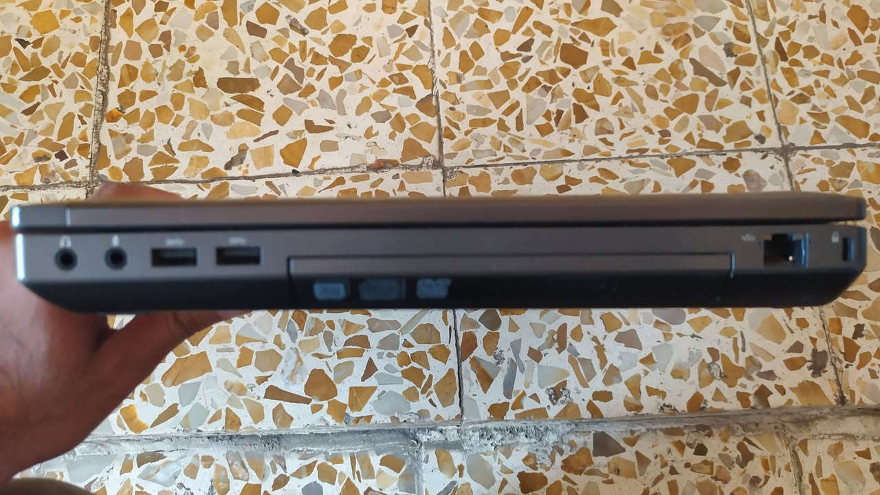 لابتوب hp الحجم الكبير pro Book نضافة فول ويحتوي على بصمة ومشغل Dvd كوراي 5  حجم الرام 8 الهارد نص تيرا 500  ،،بطارية تقريبا اكثر من ساعتين 
السعر ١٧٠ وبي مجال 
للتواصل ***********
