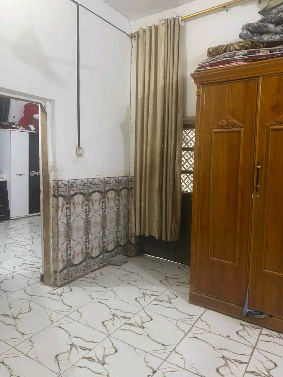 بيت بلسكك الزراعي للبيع غرفتين وصاله وطارمه وصحيات خارجيه  وبراني مساحته 200 متر بيه سند 25 محكمه ب60 مليون