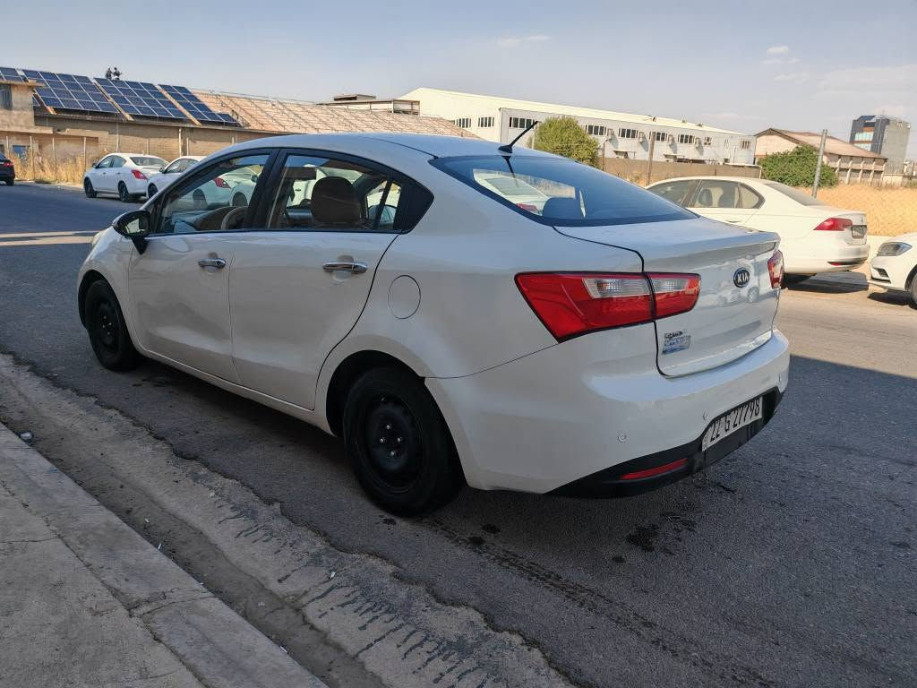 Kia rio 2012 
 دوو دەرگاو نیو چاملغی پشت و نوچاملغی پێشی سبوغە سنوی نوێیە گێڕو مەکینە بە شەرت نرخی ٧١ وەرەقەو مەجالێکی کەم 
***********
*********** أربيل, العراق
