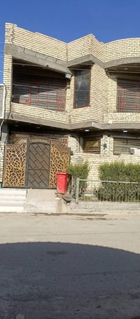 بغداد /المحموديه/حي الشهداء البيت طابقين الواجهه 10 متر والنزال14 تقري...