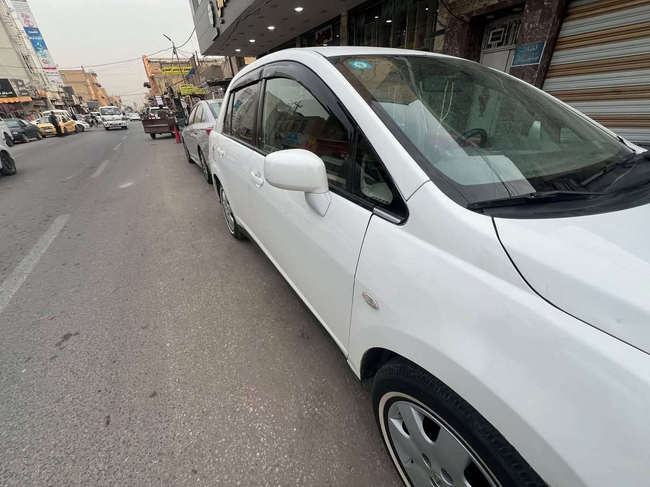 نيسان تيدا • ١٦٠٠ • ضربه خلفي