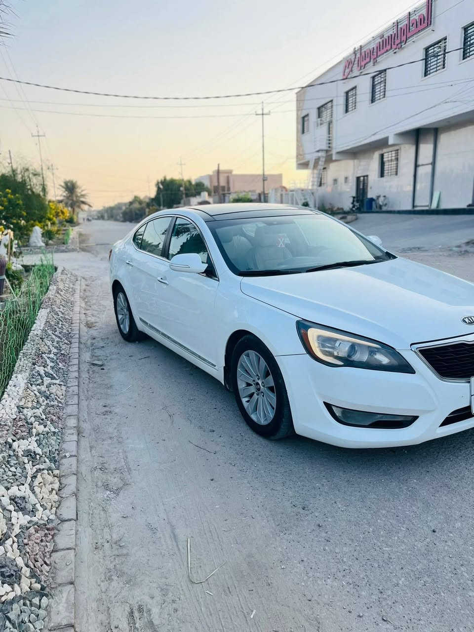 السلام عليكم 
للبيع او المراوس حسب القناعة
كيا كادنزا خليجي ٢٠١١ محرك 3500CC 
فول مواصفات لون ابيض صدفي رقم اربيل سنويتهه صاقطه 
المحرك والكير مسويلهن ادامة كامله
وصارلي تقريبا شهر من بدلت حدادية خلفية وامامية كامله مع الدجات والاذاين 
اصلي ووكالة مو صيني او كوري تجاري
بيهه صبغ الجاملغات الامامية الاثنين بس الاطراف مالتهن بدون دواخل ترايهه ناعم وين ما جان السيارة جاهزة على ٢٤ حباية
مواصفاتهه :
١. بانوراما ٣ طكات
٢. بردة خلفية كهرباء
٣. بصمة تشغيل + بيبان + جنطة
٤. شاشة اندرويد + كاميرا داش كام + كاميرا خلفية دوارة + كاميرا خلفية بالمرايا
تبريد ثلج وتدفئة 
٥. كشنات الامامية كهرباء مع خزن ميموري
٦. تحكم ستيرن كامل مع مانع انحدار تراكشن
٧. مري شفت + اشارة بالمري + تحكم كهرباء
٨. حساسات خلفية
٩. ترحيب بيدات البيبان مع المري
الله يشهد السيارة صار اقل السنه من اشتريتهه 
صرفت عليهه تقريبا ٢٥ ورقة وللي يريد يعرف شنو الصرفيات كاتبهن عندي 
وللعلم السيارة بأسم ولد بالحلة 
السعر ١٠٥ ورقة وبيهه مجال بسيط
للاستفسار الاتصال بالرقم ***********
مكاني كربلاء لو بغداد
