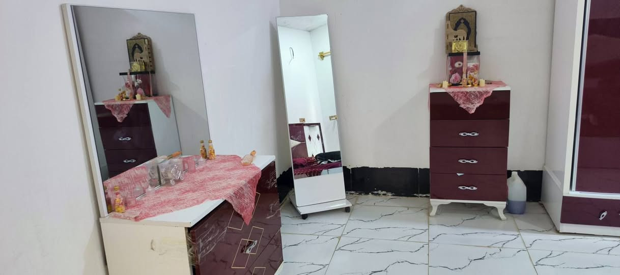 غرفة نوم للبيع العنوان ناحية يثرب الشراي يتصل
***********
