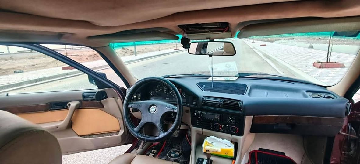 السلام عليكم
BMW525للبيع
مكينه كير مكفولات 
تبريد شغال 
السيارة باسمي سنوية ل30
السعر58 
العنوان البصرة الرقم ***********
