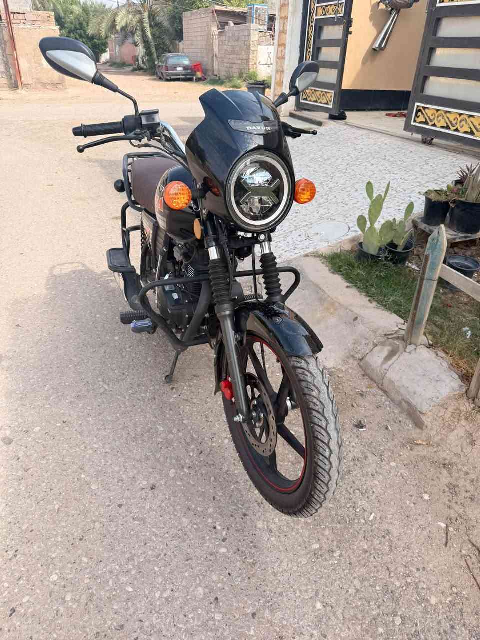 دايوان كلاسك موديل 25 شكل 26 مكينه 200 ماشيه 3000
سكنر دراجه على وظع الشركه نقصه بس صفاحيه 
عنواني ديالى قريب الغالبيه 
السعر 1550 بيه مجال قليل 
***********

