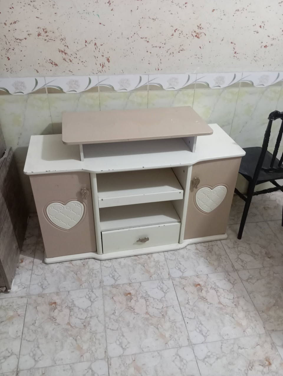 ميز بلازمه للبيع ب40مكاني نجف  شارع جامعه الكفيل لاستفسار انتصل***********وبي اتساب
