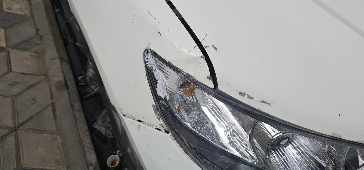 ٦ سلندر ٢٧٠٠ محرك جديد دفع رباعي
٧ راكب ٣ قطع تبريد والامامي منفصل
مثبت سرعة  ثلاجة  تحكم ستيرن
شاشة وكاميرا وحساس خلفي
الكشنات جلد والامامية كهرباء وتدفئة
فتحة سقف مع تحكم باللايت مرايا شفط
جاملغات امامية مبدلة ودعامية بدون ضرر بالشاصي واللغد والايرباكات كلها سليمة
منظومة التبريد كلها جديدة والفريزرات الداخلية كوري اصلي
تايرات ممتازة والصدر الامامي زين  والخلفي مبدل بالكامل

*********** بغداد, العراق
