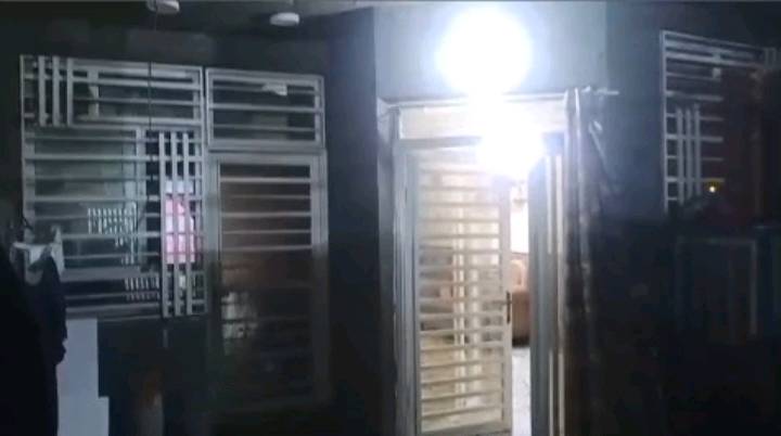 بيت مساحته 125 في حي ميسان شارع الشيوخ 
معروض للبيع 
سواء نصف او كامل 
المواصفات :بناء حديث وخريطة جيدة 
للتواصل  خاص