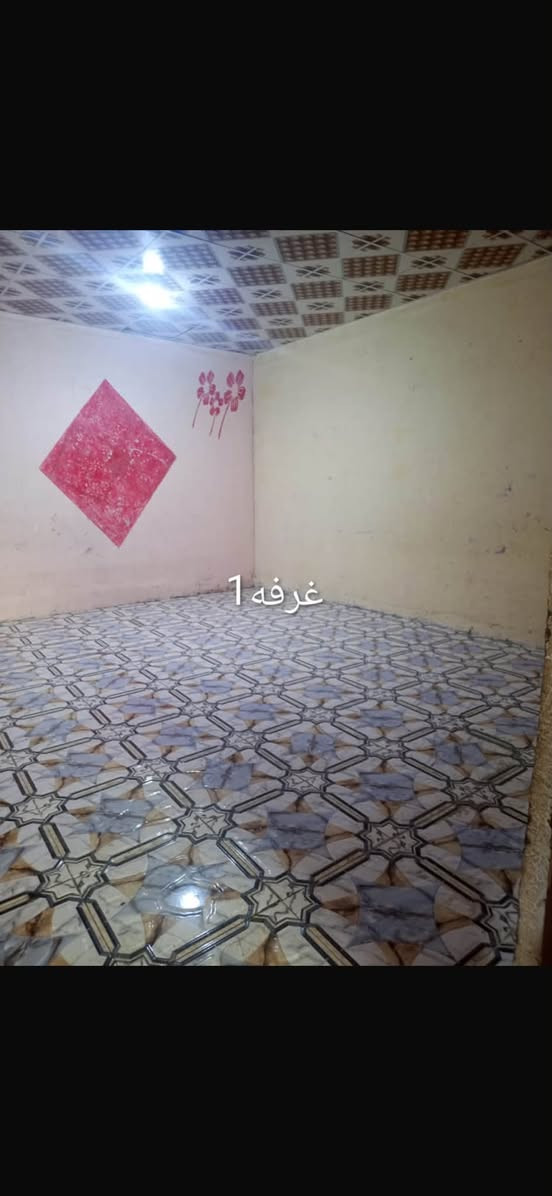 بيت للايجار في الاصمعي الجديد قرب السوق
طابق أول فوق بيت معزول يحتوي على 2 غرفة+صالة+ مطبخ بسعر 350 الف
***********
