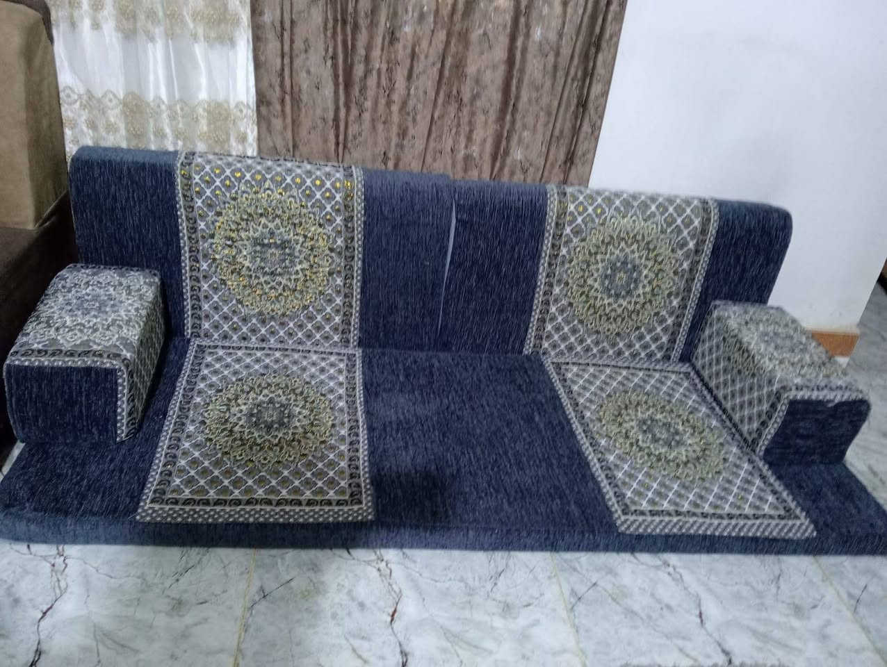 وصلتنا الجلساات العربيه الخليجية
انسب اسعارررر 
سفنج خليجي مضغوط 
حجز خاص او ***********
