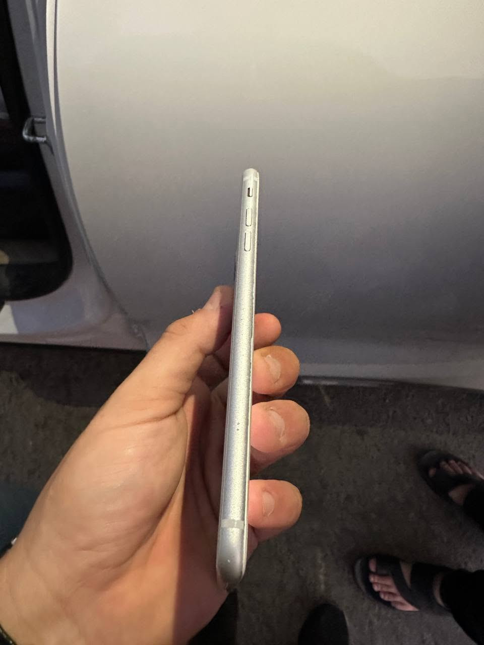 إعلان بيع آيفون 8 Plus
آيفون 8 بلس (iPhone 8 Plus) نظيف وجاهز للاستخدام.
المساحة: 256 جيجابايت (سعة كبيرة جداً تكفي لكل الصور والتطبيقات).
البطارية: مبدلة حديثاً وبأداء ممتاز.
الحالة العامة: الجهاز يعمل بشكل ممتاز، الظهر والأطر بحالة جيدة جداً، مع وجود فطر بسيط في زاوية الشاشة العلوية لا يؤثر على اللمس أو الاستخدام.
النظام: محدّث لأحدث نظام يدعمه الجهاز.
السعر: 125 ألف دينار
المكان: كربلاء
التواصل: ***********
