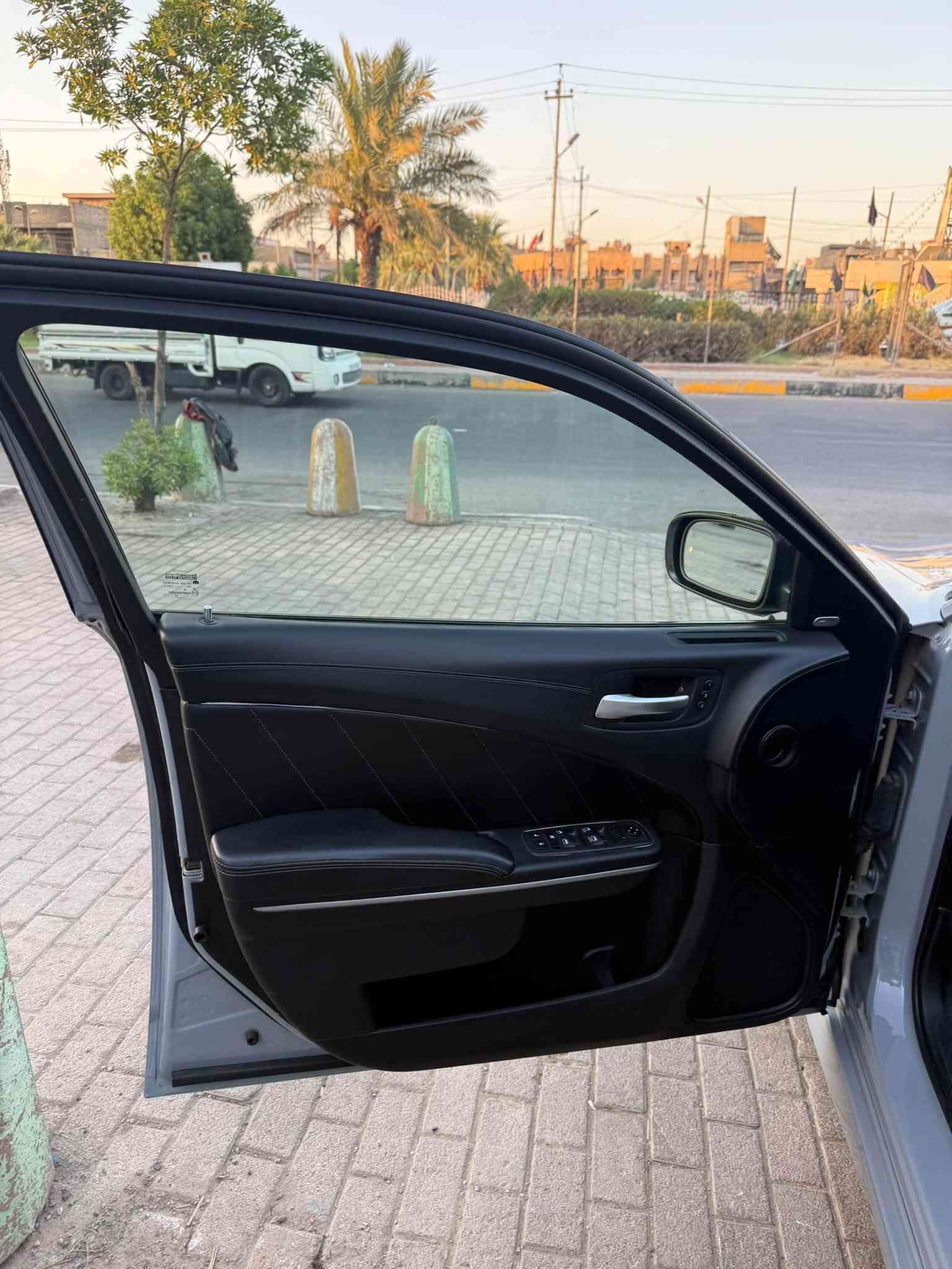 السلام عليكم
چارجر RT 2020 للبيع لون Smoke السياره فول مواصفات ماعده الرادار 
حادثهه جاملغ الامامي الأيمن وربع باب صور الحادث مرفقه بالمنشور
السياره مكفوله كفاله عامه گير مكينه 
للأستفسار : ***********
السعر : 285$ وبيهه مجال بسيط
