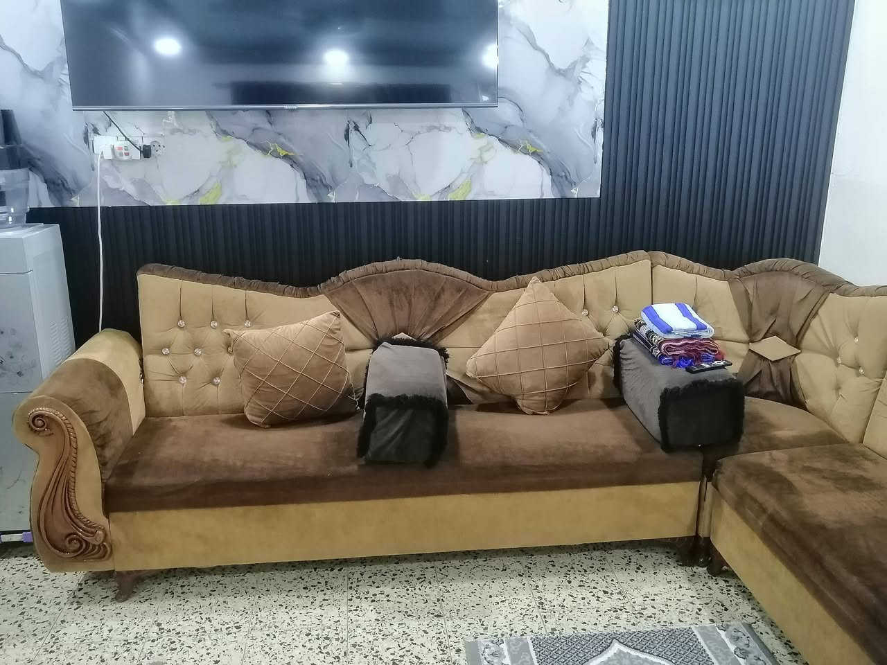 ألسلام عليكم
للبيع ديوان قنفات ١٤ ونص متر مع الكوشات سبع قطع العنوان كركوك السعر ١٢٥٠

للأستفسار الإتصال على الرقم ***********
