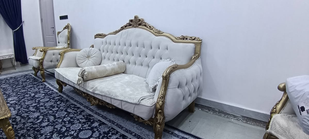تخم ملكي 10مقاعد نضيف جدا العنوان ديوانيه ***********
