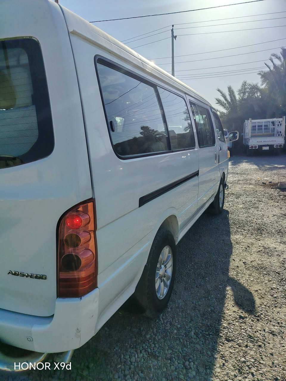 جنبيH1 للبيع جاهزه من كلشي كفاله عامه تبريد شغال بس الكمبريسر ضعيفة باسمي سنويه جاهزه على آخر حبايه للشارع بوجهك ربع متصرف عليه السعر 115ورقه وبيه مجال للطيبين المكان بعقوبة بهرز الاتصال على الرقم التالي ***********
