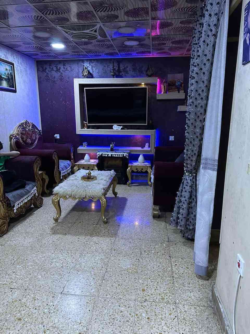 🏠 للبيع شقة سكنية مميزة في موقع خدمي واستراتيجي
📍 الموقع: سر قفليه – شارع السعدون
📌 تقع في الفرع الرابع مقابل فندق شيراتون
📌 قريبة من مستشفى الأندلس الأهلي
📌 موقع حيوي وقريب من الأسواق والخدمات والمواصلات

🔹 مساحة الشقة: 75 م²
🔹 الطابق: الأول
🔹 عدد الغرف: غرفتين
🔹 صالة: واحدة
🔹 مطبخ: واحد
🔹 حمام: واحد
🔹 مرافق: متوفرة
🔹 العمارة: عوائل فقط

⚡ الخدمات متوفرة:
• ماء
• كهرباء وطنية
• سحب جاهز
• منطقة هادئة وخدمية وقريبة من جميع الاحتياجات

💰 السعر: سبع ملايين دينار عراقي
🤝 يوجد مجال للتفاوض للجادين

💵 الإيجار الحالي: 350 ألف دينار شهريًا
📈 مناسبة للسكن أو الاستثمار

📞 للاستفسار والمعاينة:
أبو غيث – ***********

🔑 فرصة ممتازة للسكن والاستثمار في موقع حيوي ومميز

ملاحضه مكلف ب النشر التواصل مع صاحب الرقم .
