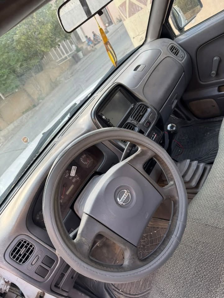 نیسان ٢٠٠٢ بۆ فرۆشتن زۆر پاكو بێ عەیب و بێ مەسرەف گیڕو مەكینەی بەشەرت تەبرید پاوەر نیە ناو بۆدی لۆك بۆ كردوە سەنەوی هەتا ٢٠٣٢ تازەیە بە ناوی خۆمانەوەیە ٤ تایەی لۆك یەك دینار مەسرەفی نیە نرخی ٦٩ گەڵا مەجالیكی كەم ***********
