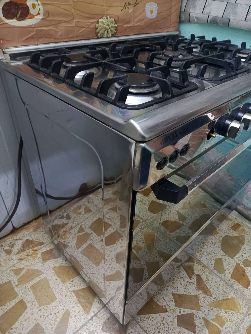 السلام عليكم طباخ اخو الجديد صناعه مصريه متانه ثقيل ضد الزنجار سل تيل توقيت ساعه كلشي شغاله بيه جداحه فرن شغال كلوب الفرن شغال السعر((250)) وبي مجال (هاتف ***********)

