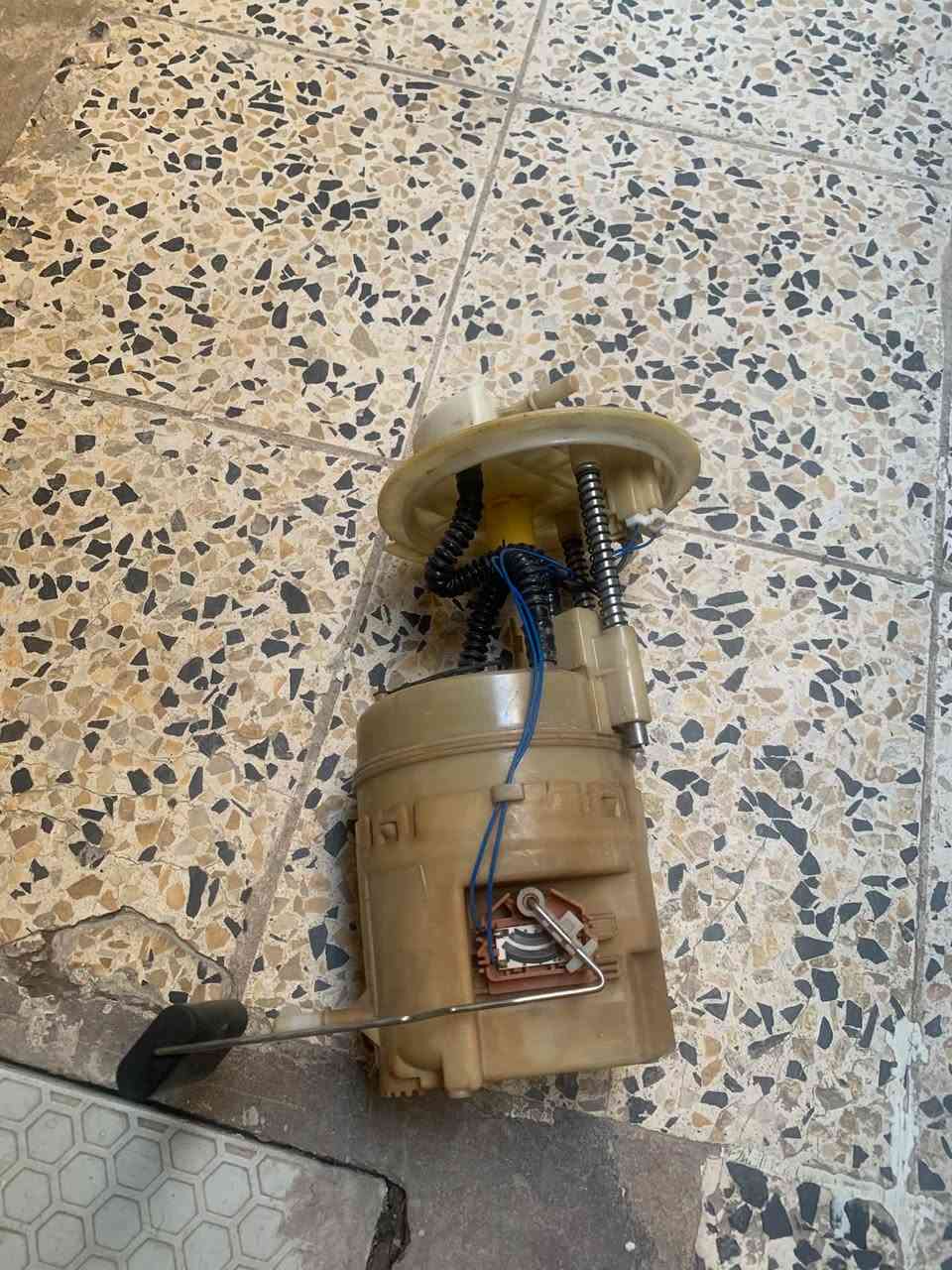 السلام عليكم
العبوة بنزين نوع سنتافيا للبيع 
***********
