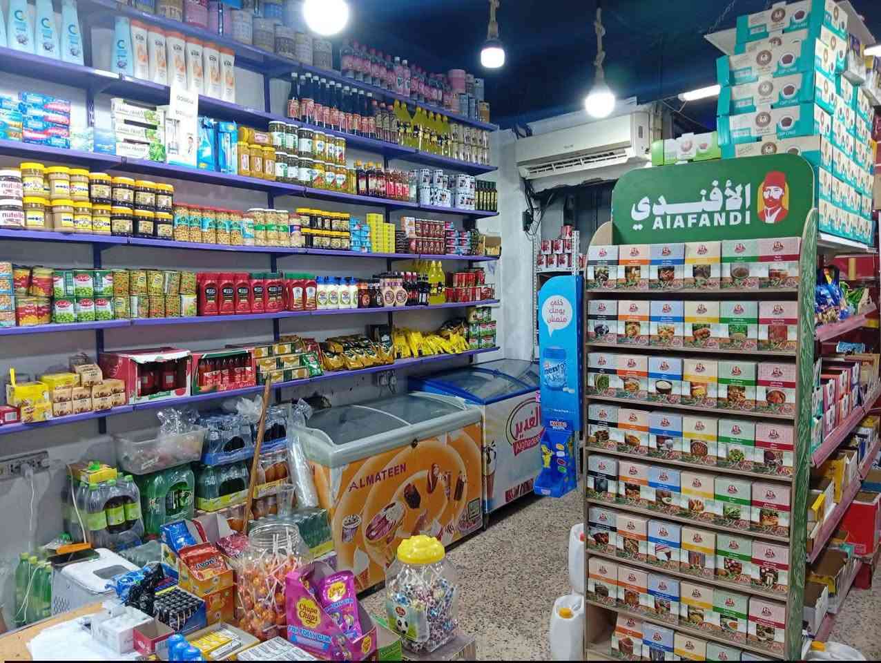 اسواق للبيع موقع تجاري معروف 
عنوان نجف شارع الخيمه حي ابو طالب مجاور مطعم ليالي الفرات
تحتوي على برادات 6+2للشركات يعني 8
مجمدات 3
سبالت عدد2 
سستم كاميرات 4
ايجاره 400الف المساحه 40متر
دخله من700الى 900
30مليون بيه مجال
تواصل ***********
فقط اتصال و واتساب خاص ما متواجد
