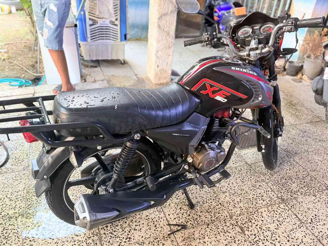 سلام عليكم شباب دراجه شاينك جبلي 250cc دراجه مرقمه وسنويه دراجه نضيفه وخير من الله مصارله هواي من نازله من رمبه تجي تفحص بعينك وشوف *********** هذه الارقم للستفسار
