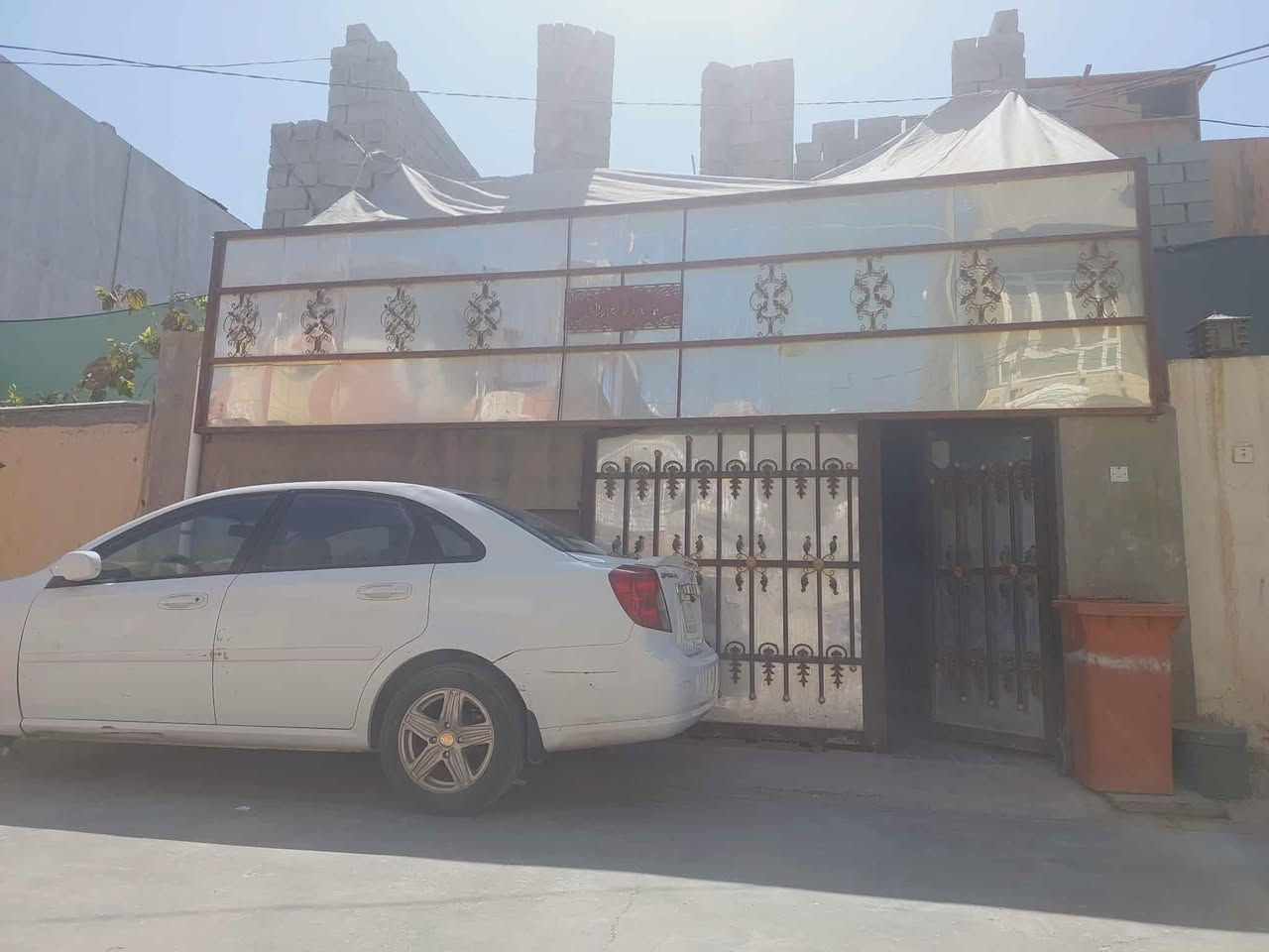 دار 🏠 للبيع  ...... مكلف بالنشر
منطقة كاع بيت علي إسحاق 
١٠٠ متر الواجها سبعة الا ربع 
النزال ١٥ متر 
يتكون من إستقبال و مطبخ مفتوح 
عالصالة و الصالة قياسها على عرض البيت 
و غرفة نوم و الصحيات 
للإستفسار الاتصال بالرقم 
***********
